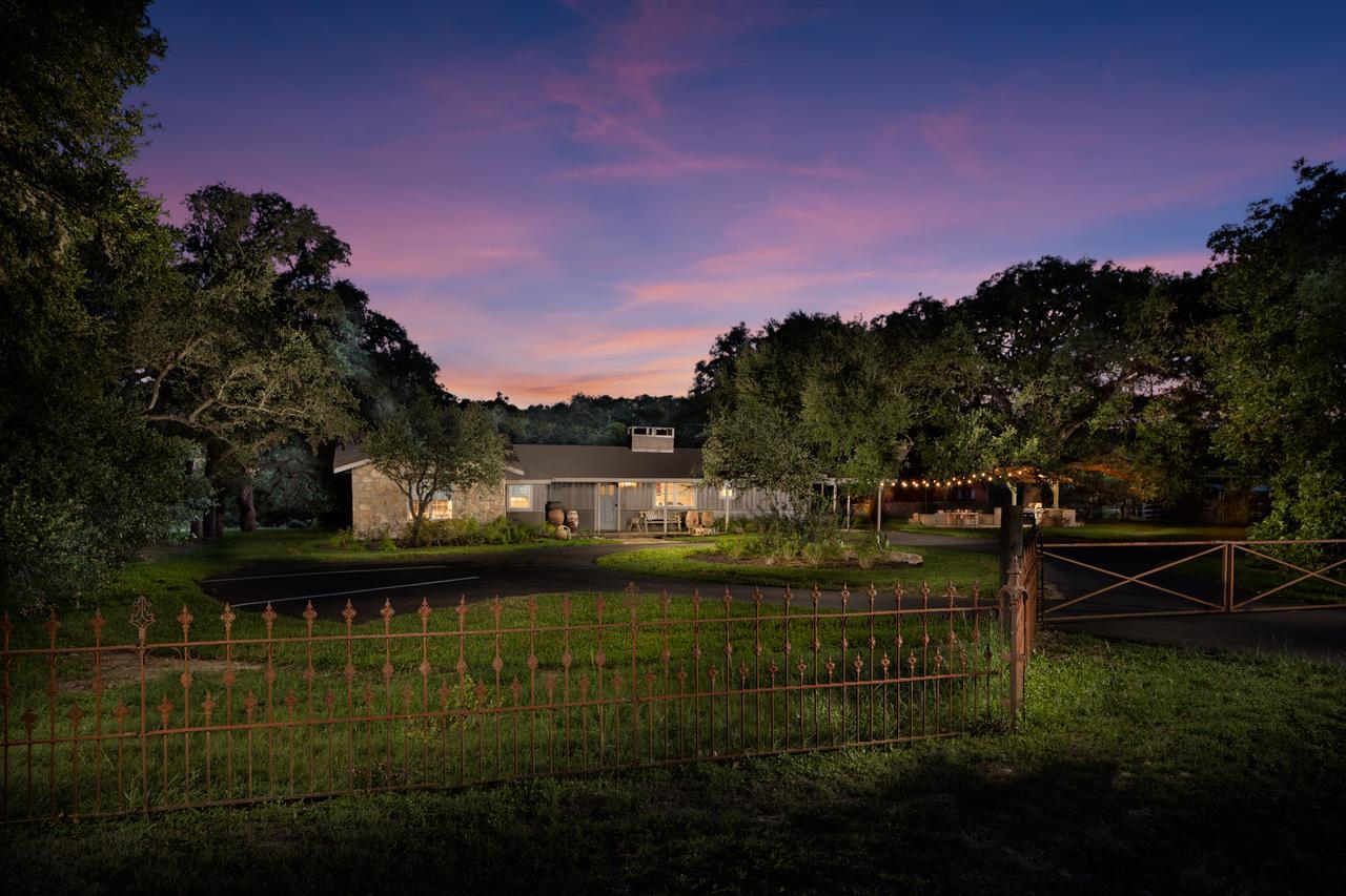 Hotel Camp Lucy Dripping Springs Exterior foto